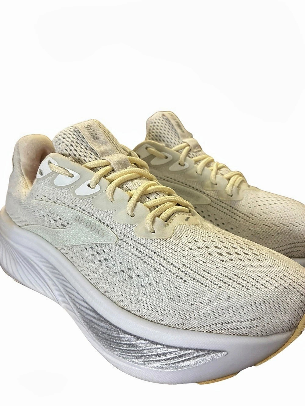 Brooks Ghost 17 Women's Athletic Shoes Cream & White US 7 wide